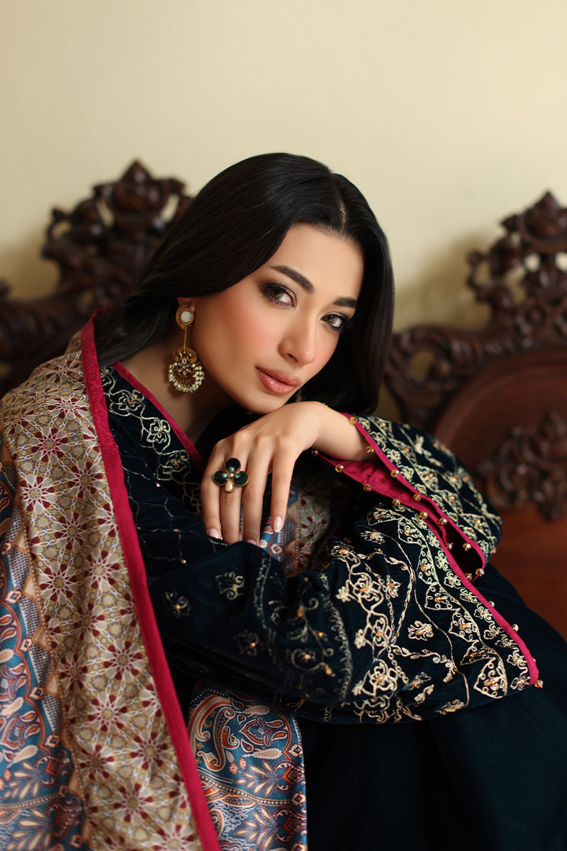 Picture of Reeva Velvet Shawl